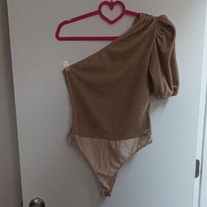 SEXY TAN PUFF SLEEVE BODYSUIT !!